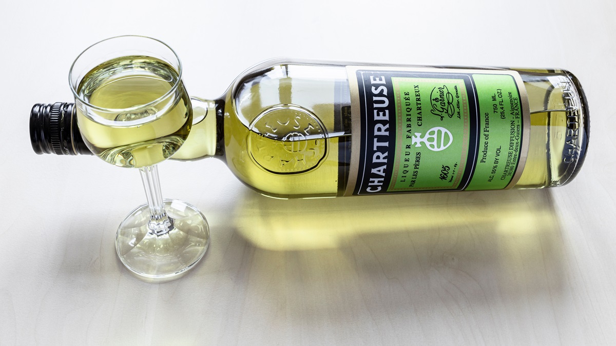 Lire la suite à propos de l’article Alcools : belle série de liqueurs de Chartreuse
