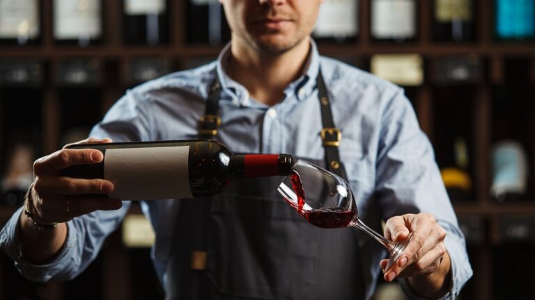 Lire la suite à propos de l’article Sommelier ou œnologue, quelle différence ?