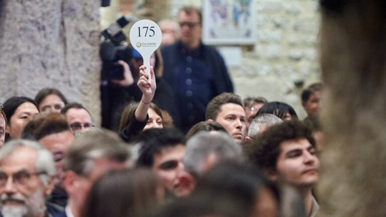 Lire la suite à propos de l’article 223 967 euros pour une impériale de Cheval-Blanc 1947 : record battu !