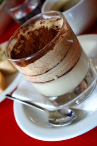 layered tiramisu dessert Tiramisu accord met vin