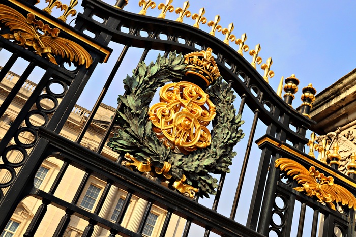 Buckingham-Palace-champagne-pol-roger