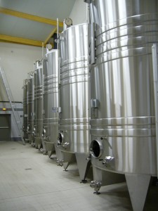 Vinification : béton ou inox, quelle différence ? cuve iDealwine