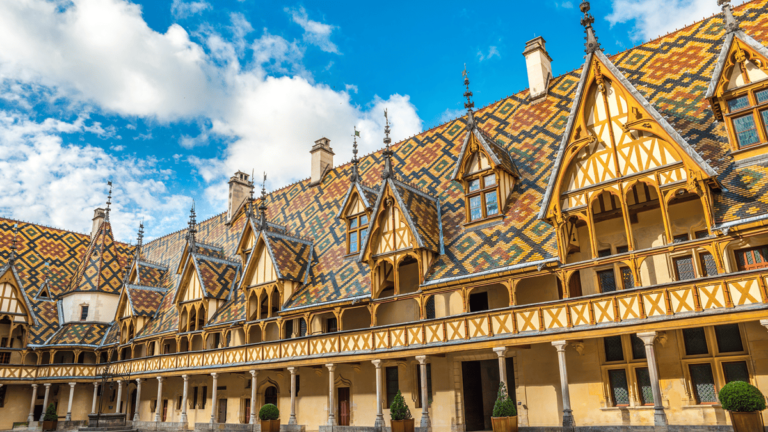 Lire la suite à propos de l’article Olivier Decelle et Pierre-Jean Villa : un duo de choc en Bourgogne