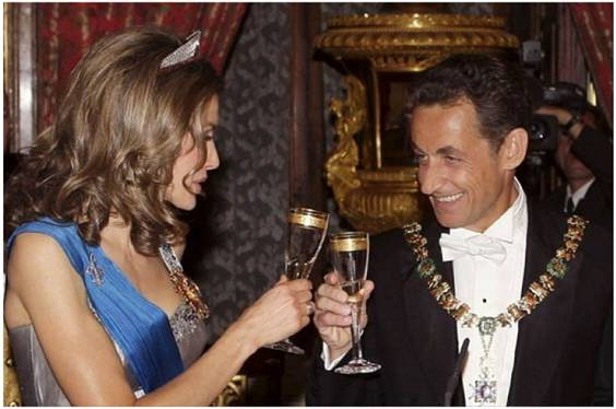 La Princesse Letizia Ortiz d'Espagne et le Président Sarkozy, ravis de trinquer