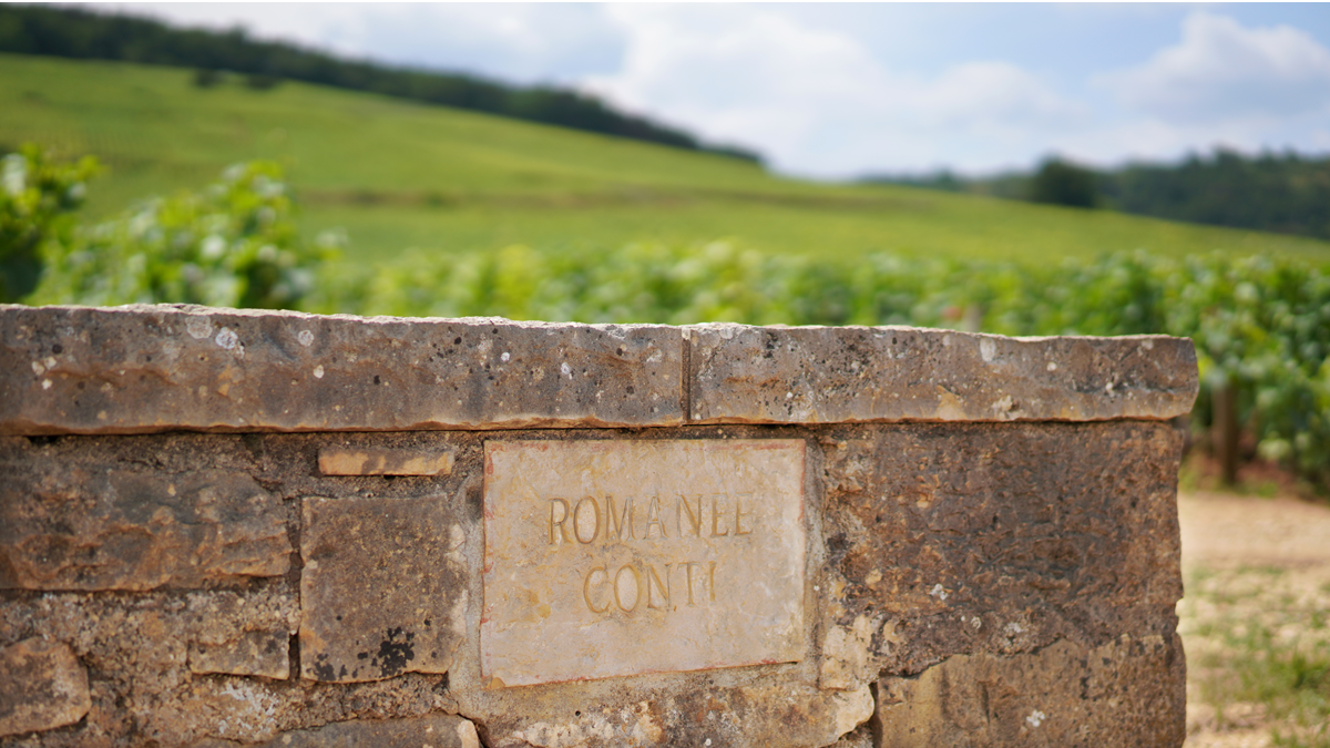 Lire la suite à propos de l’article Record : 87 815€ pour une bouteille de Romanée Conti 1945