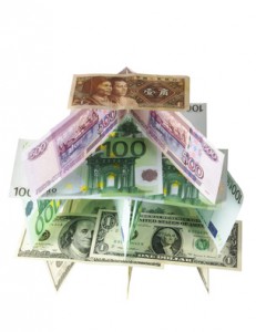 House of cards from banknotes on white Secousses monétaires dans la zone euro : quelle incidence sur le prix des vins ?