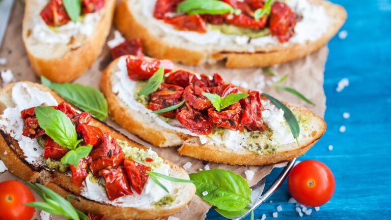 Lire la suite à propos de l’article Recette de la semaine : bruschettas pesto et chèvre