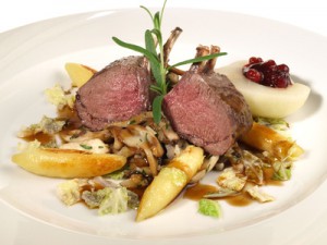 Rehkotelett auf Steinpilze noisettes de chevreuil laquées au genévrier et au miel d’acacia recette iDealwine accord vin