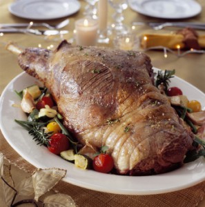 Gigot d'agneau à l'ail et aux légumes Gigot de sept heures vin