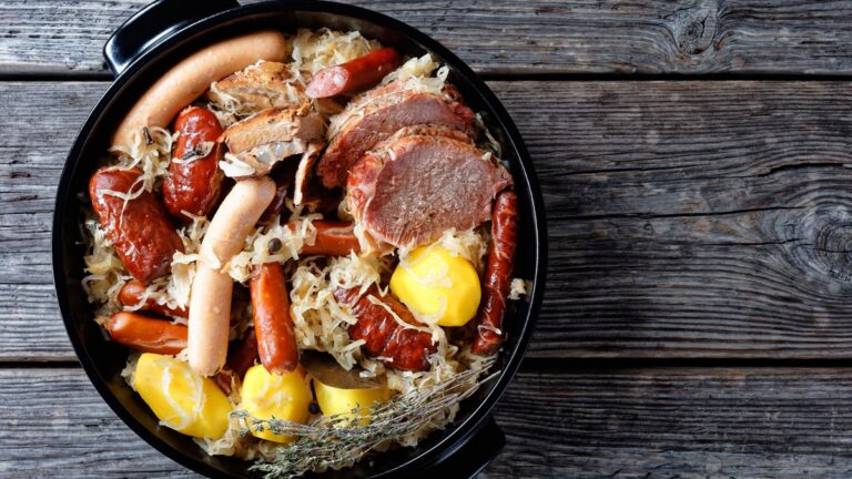 Lire la suite à propos de l’article La recette de la semaine : Choucroute alsacienne