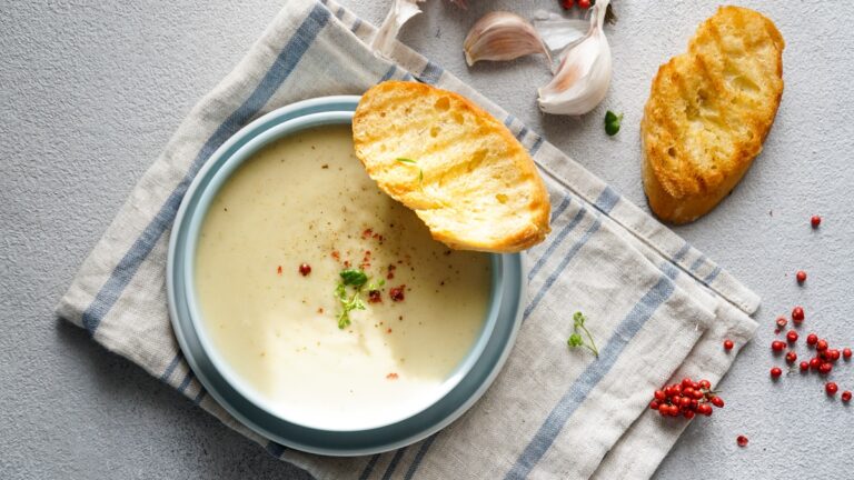 Lire la suite à propos de l’article Recette de la semaine : deux bouillons détox pour digérer les fêtes…
