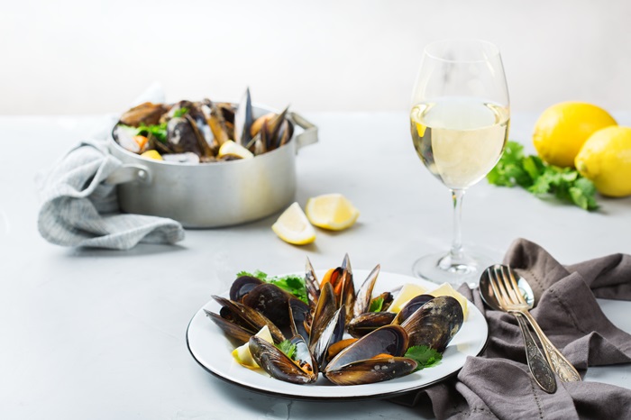 Moules fruits de mer vin blanc accords mets et vins Chablis iDealwine