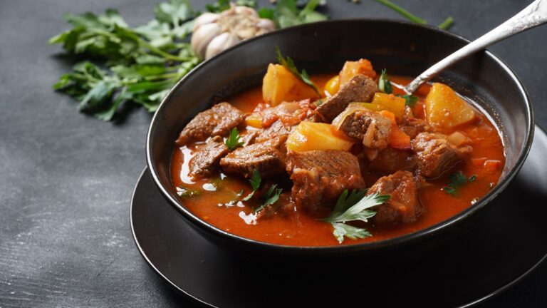 Lire la suite à propos de l’article Recette de la semaine : Goulash à la hongroise