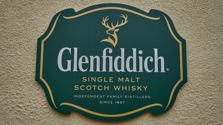 Lire la suite à propos de l’article 56850€ pour un flacon de Whisky de 1937 !