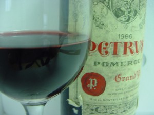 Petrus 1986 - Étiquette et verre