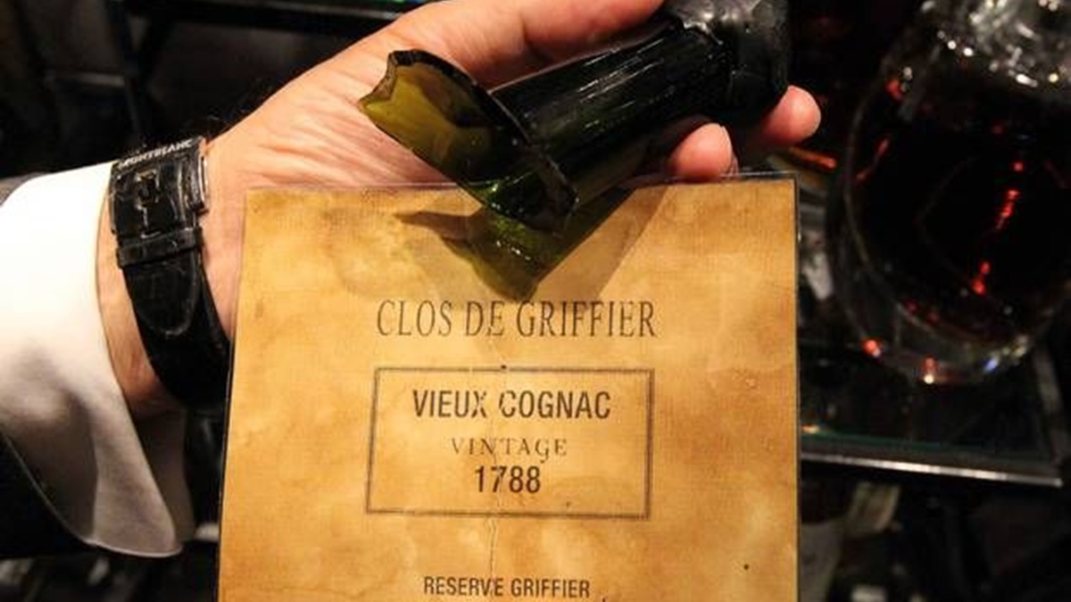 Lire la suite à propos de l’article Une bouteille de cognac d’une valeur de 64 000 € vole en éclats !
