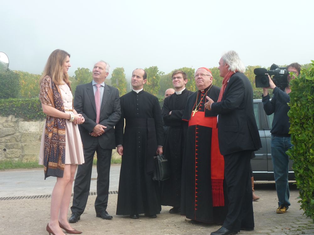 Monseigneur Ricard arrive au Château Angélus