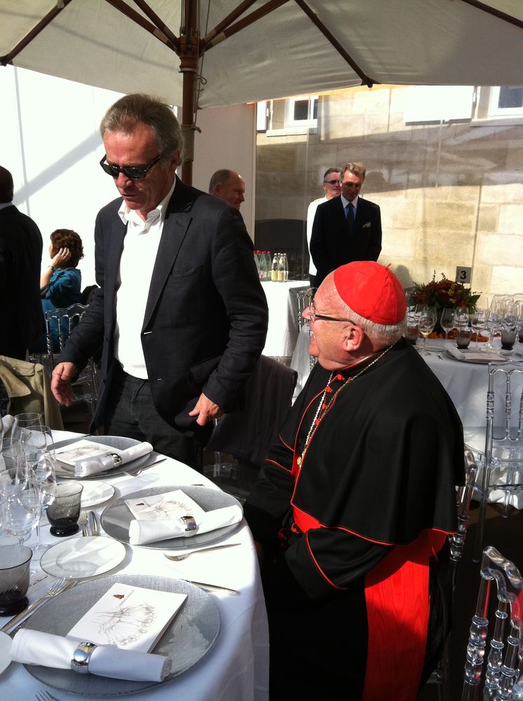 Un rocker à la table de Mgr Ricard