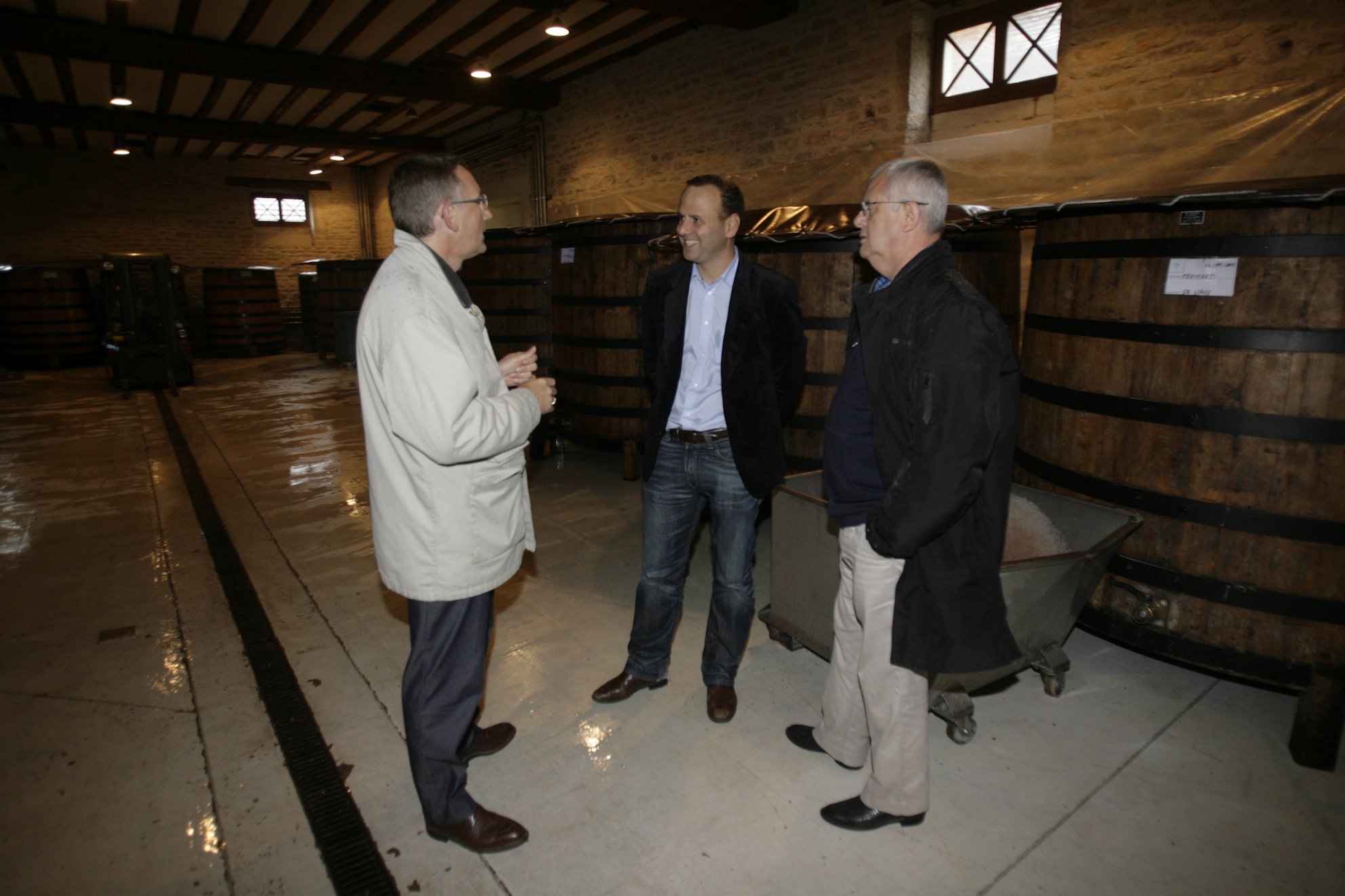 Présentation du chais de vinification du Clos Frantin par Michel Crestanello de la maison Albert Bichot.