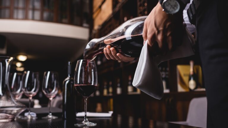 Lire la suite à propos de l’article Romain Iltis remporte le titre de meilleur sommelier de France