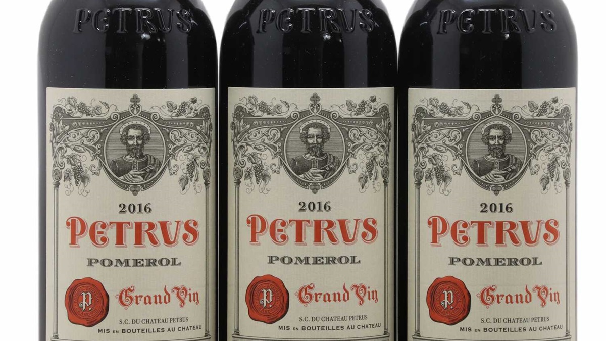 Lire la suite à propos de l’article Enchère record à 8854€ pour un Petrus 1951