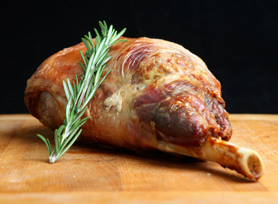 Lire la suite à propos de l’article Recette de la semaine – Gigot d’agneau à l’ail confit