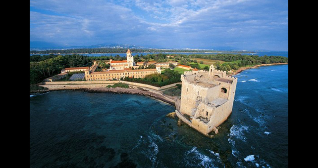 Lire la suite à propos de l’article Vin en Méditerranée : l’Abbaye de Lérins face à Cannes