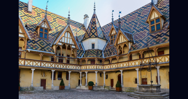 Lire la suite à propos de l’article Vente des Hospices de Beaune : record battu, plus de 8 millions d’euros récoltés