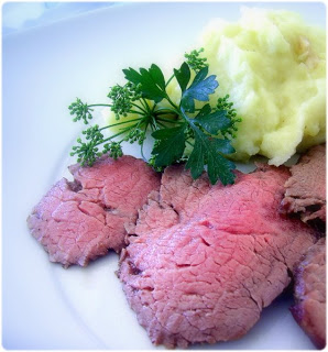 Lire la suite à propos de l’article Recette de la semaine – Rôti de bœuf sauce au vin rouge