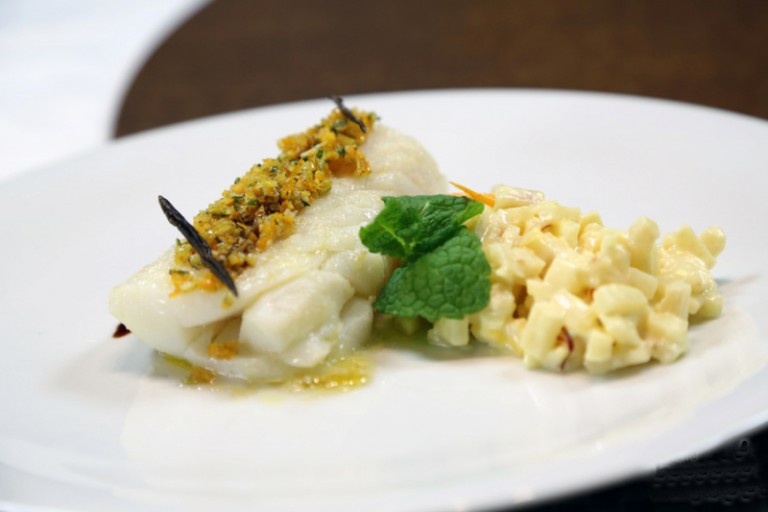 Lire la suite à propos de l’article Recette de la semaine : Cabillaud poêlé aux cinq saveurs et célerisotto safrané