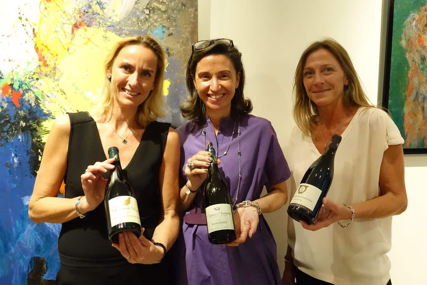 Aurore Devillard (Chamirey, Perdrix) et Anne-Charlotte Genêt (Domaine Charles Joguet) et, au centre, Angélique de Lencquesaing (iDealwine)