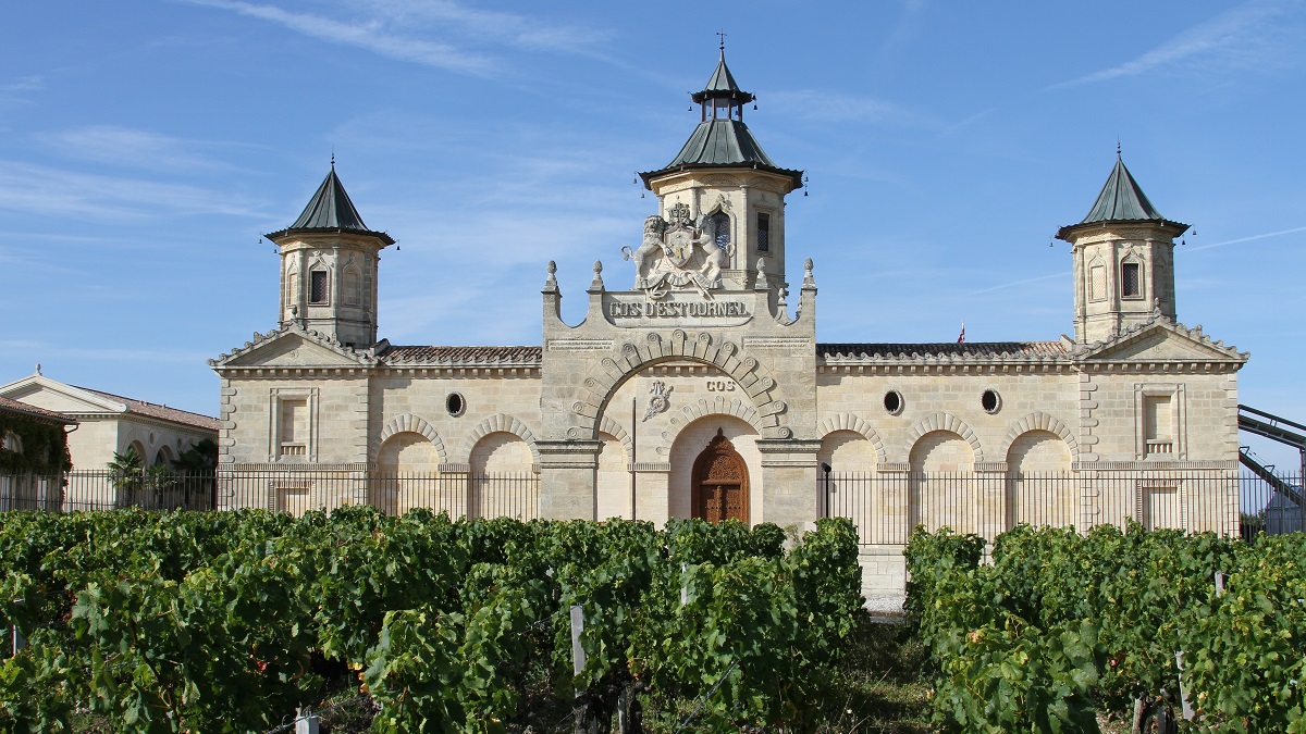 Lire la suite à propos de l’article Pourquoi parle-t-on de château à Bordeaux et de domaine en Bourgogne ?