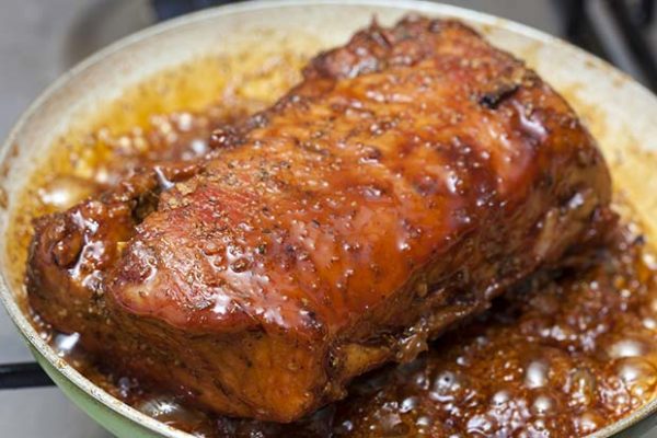 Recette – échine de porc confite, purée d’oignon et pommes de terre