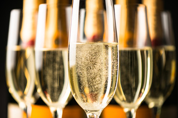 Lire la suite à propos de l’article Ventes de Champagne : un bilan 2016 en demi-teinte