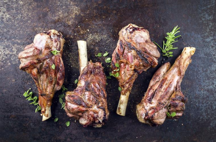 Lire la suite à propos de l’article Agneau, asperges, fraises, chocolats : nos conseils d’accords mets et vins
