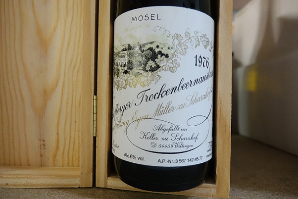 Lire la suite à propos de l’article RECORD : un riesling allemand TBA 1976 d’Egon Müller vendu 12 160€