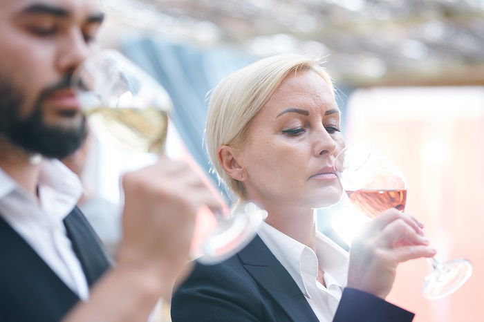 Dégustation : les larmes et les jambes du vin