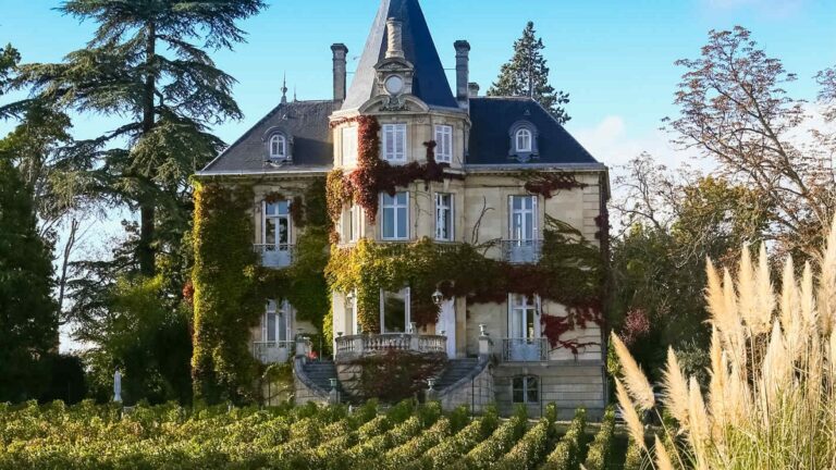 Lire la suite à propos de l’article Château Les Carmes Haut-Brion | Un joyau artistique et novateur au cœur de Bordeaux