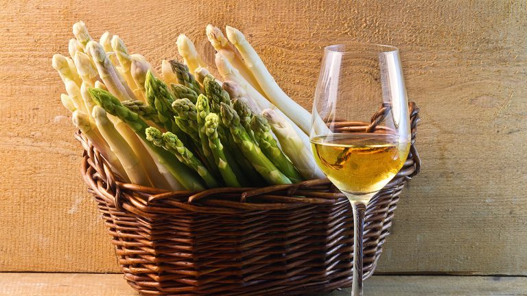 Lire la suite à propos de l’article Accords mets et vins  : que boit-on avec les asperges ?