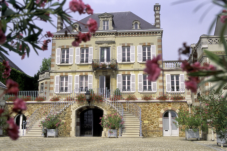 BOLLINGER_Maison-Bollinger