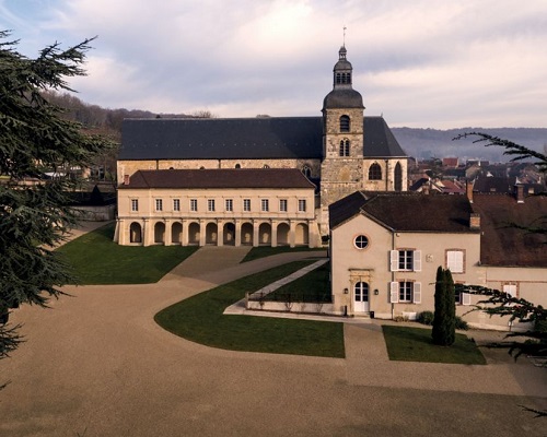 Lire la suite à propos de l’article Dom Pérignon | L’œuvre séculaire d’un moine précurseur