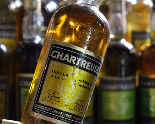 Lire la suite à propos de l’article Enchères de fin d’année | Collectors du Rhône, Whisky rare et Grange des Pères au sommet