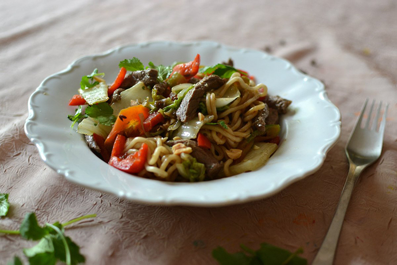 Cuisine / Recette. Nouilles chinoises sautées au boeuf et aux légumes :  mettez de l'Asie dans votre assiette !