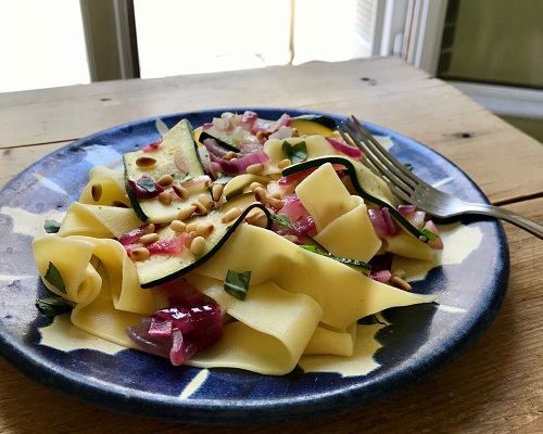 Lire la suite à propos de l’article Recette de la semaine | Pappardelle et rubans de courgette au citron