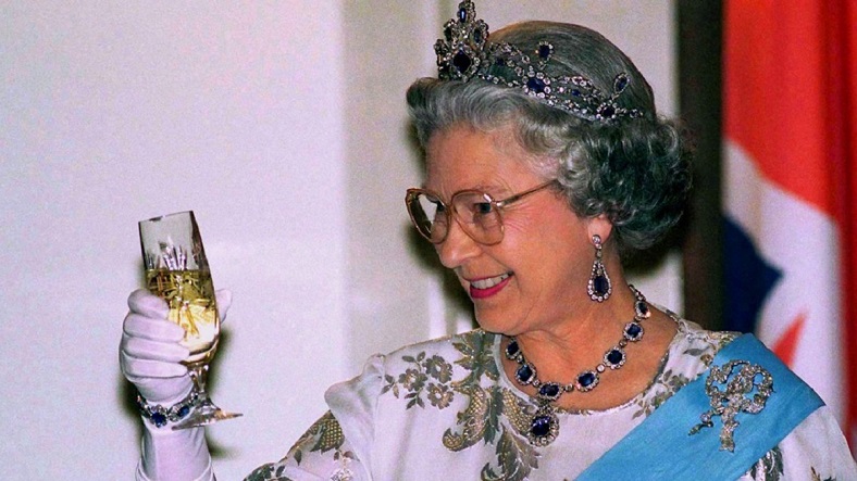 Un toast à la Reine Elizabeth II iDealwine champagne vin