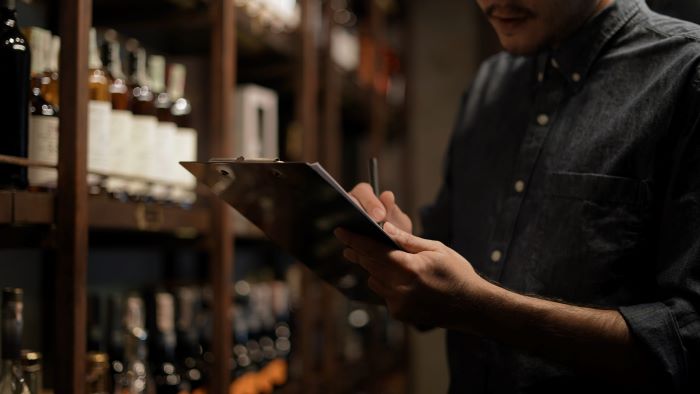 Enchères iDealwine  comment se passe l'expertise des vins ?