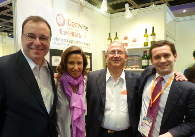 Thierry Desseauve, Angélique de Lencquesaing, Michel Bettane et Lionel Cuenca à la Hong Kong Wine Fair 2010