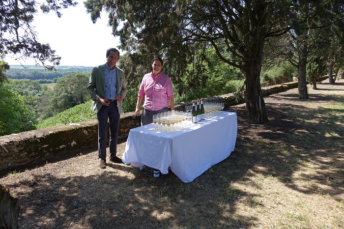 Une journée dans les vignes : l'équipe iDealwine sur les bords de Loire Virginie et Vincent Joly