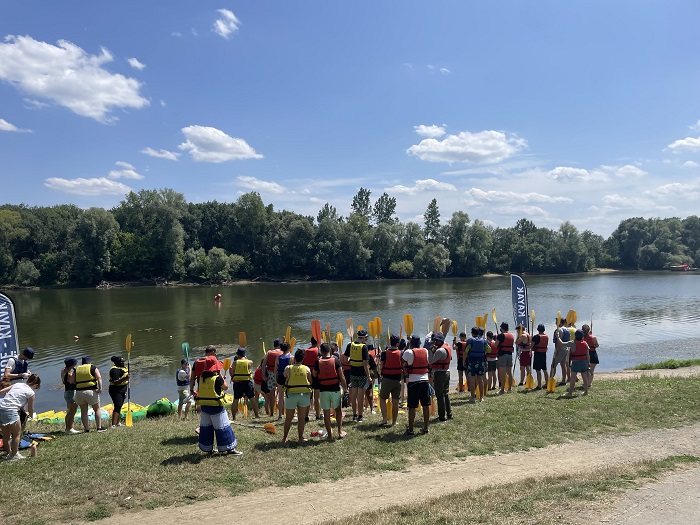 Une journée dans les vignes : l'équipe iDealwine sur les bords de Loire équipe canoë