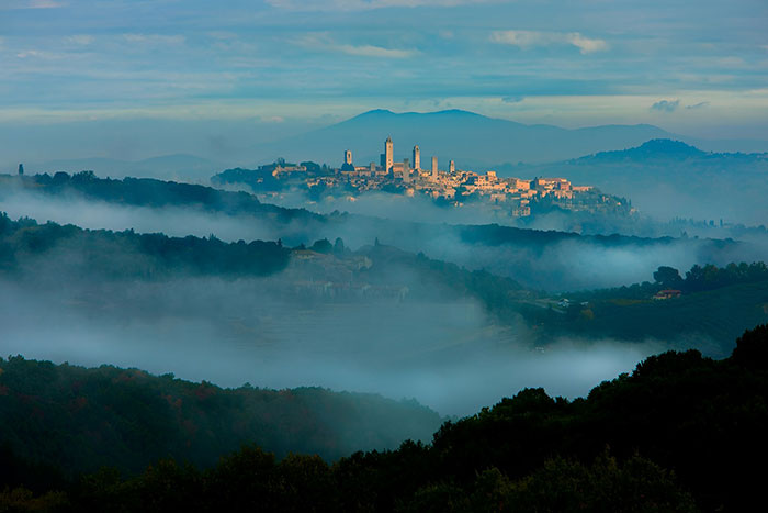 Montenidoli vin Toscane iDealwine paysage village